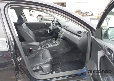 2007 Volkswagen Passat 2.0T z USA, uszkodzony, nr VIN WVWGK73C47P097339